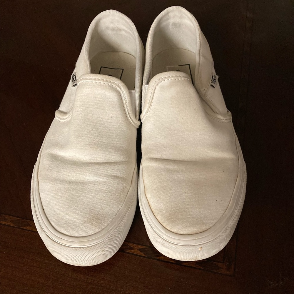 White vans slip on